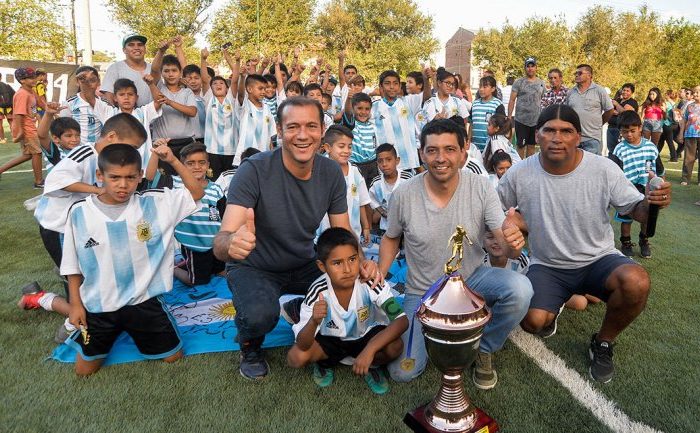 Villa Ceferino tiene su cancha de césped sintético