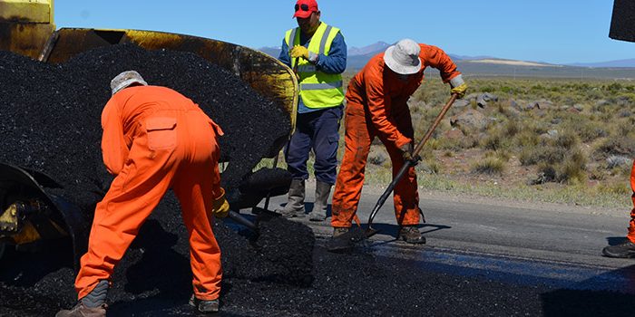 Vialidad ejecuta el último tramo de carpeta asfáltica en la ruta 14