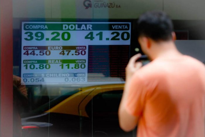 Nueva estrategia del BCRA morigeró alza del dólar que cerró a $ 40,76 