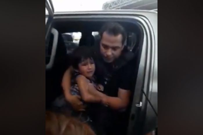 Rescataron a un nene que habían dejado encerrado en una camioneta