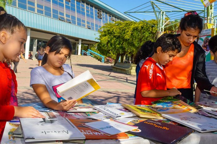 Se realizó un taller de lectura y escritura en el patio del CPE
