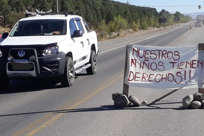 Vecinos cortan parcialmente la ruta Nac. 40 por falta de agua