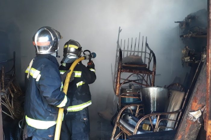 Perdidas totales en un incendio de una vivienda, camino al Lago Huechulafquen