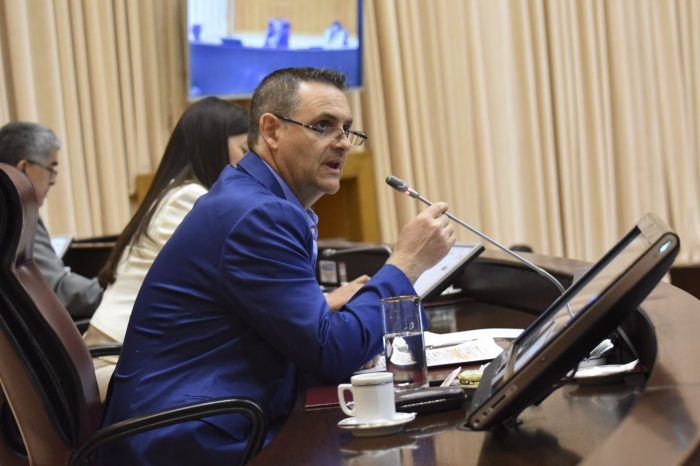 Aprueban aumento a judiciales y renuncias de dos diputados