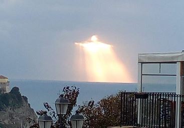 Apareció una imagen de “Jesucristo” sobre el cielo de Italia y en las redes ocurrió un "milagro"