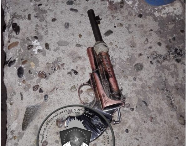Secuestran un arma de fabricación casera