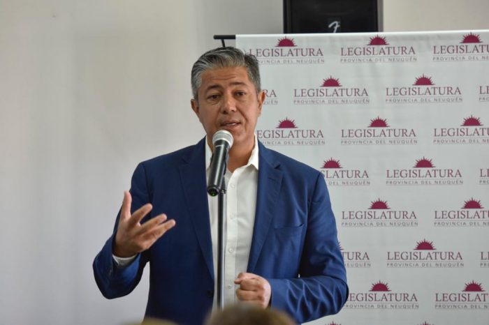 Rolando Figueroa: "lamentablemente la única fábrica que funciona en la Argentina es la de generar pobres"