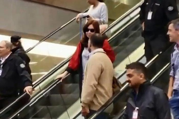 Cristina Kirchner regresó al país tras visitar a su hija Florencia en Cuba