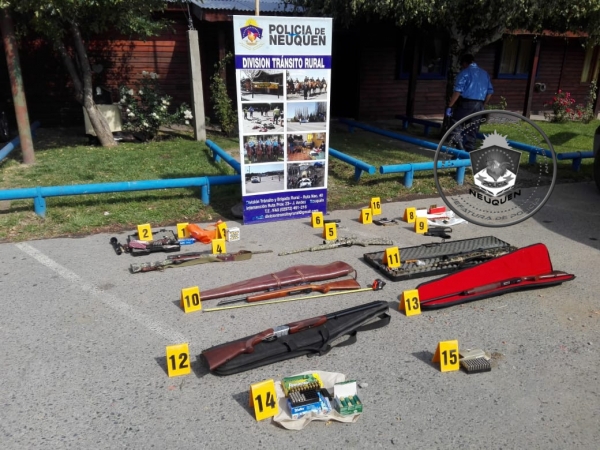 Tres demorados con armas y municiones en un control rutinario
