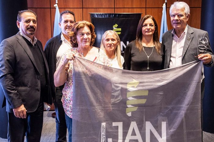 Cristina Ganem, “Esta bandera tiene gotitas de Malvinas”