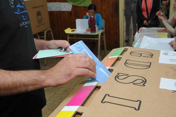 El socialismo y el peronismo seguían igualados con el avance del escrutinio