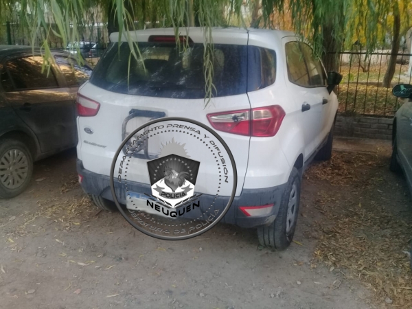 Personal policial recupera vehiculo con pedido de secuestro