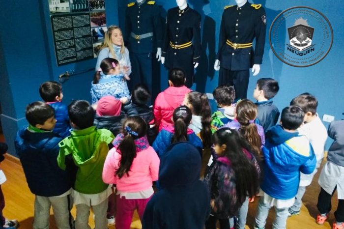 Alumnos de la Escuela primaria N° 61 visitaron el Museo de la Policía del Neuquén