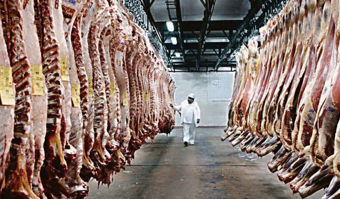 Cayó el consumo de carnes, lácteos y medicamentos en el último año