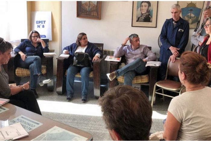 Storioni visita distintos establecimientos educativos