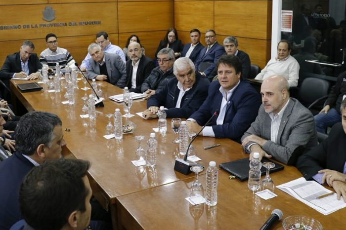 Buscan avanzar en la seguridad laboral en yacimientos hidrocarburíferos