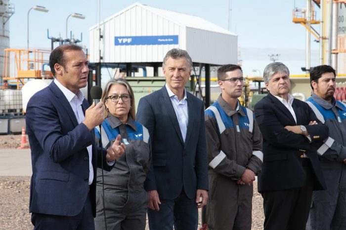 Gutiérrez y Macri inauguraron el oleoducto Loma Campana – Lago Pellegrini 