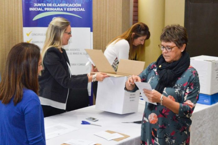 Se realizan los actos públicos de apertura de sobres para concursos de cargos directivos
