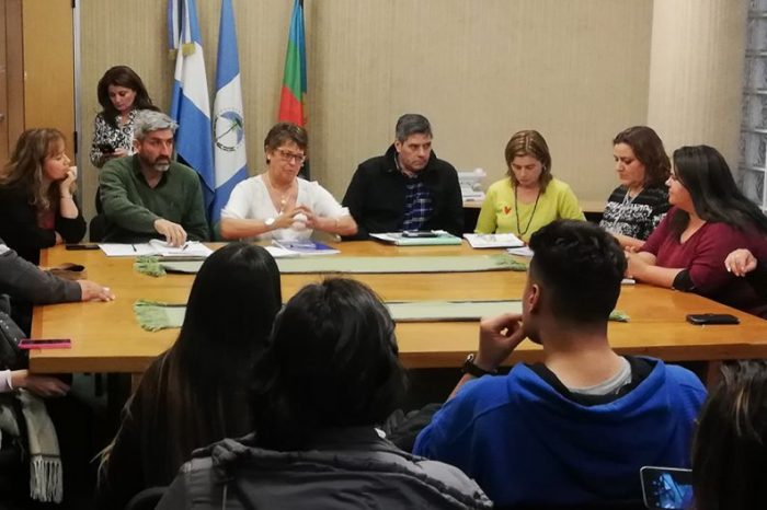 Educación recibió a directivos y estudiantes del CPEM 85 de Plaza Huincul
