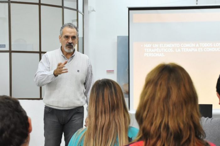 Capacitación para educadores de hogares y familias solidarias
