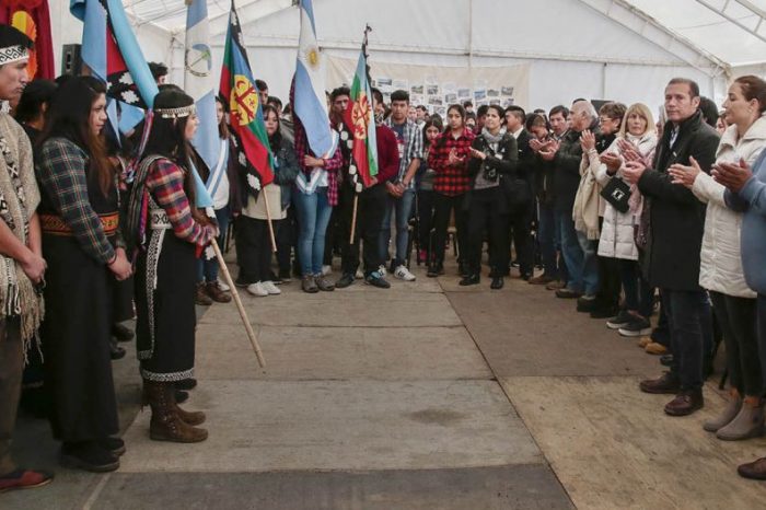 Egresaron los primeros 30 alumnos mapuches del CPEM 93 de Ruca Choroi