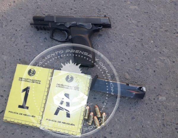 Lo detuvieron con un arma de fuego en la cintura