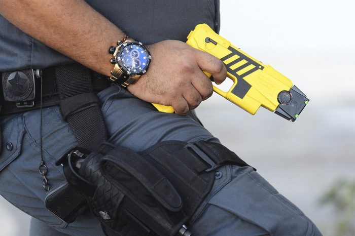 El Gobierno reglamentó el uso de las pistolas eléctricas Taser