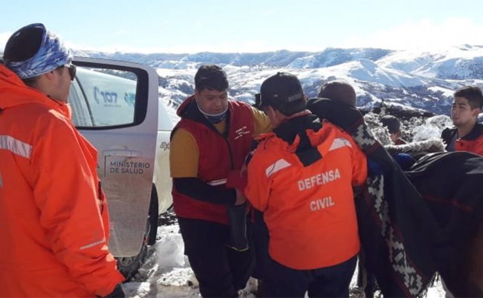 Contra viento y nieve: rescataron a una mujer que estaba atrapada en zona de montaña
