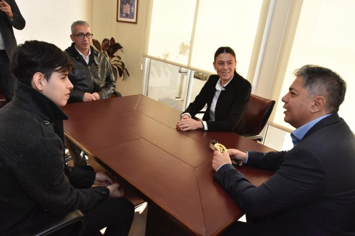 Rolando Figueroa recibió al campeón Panamericano juvenil de taekwondo José Luis Acuña