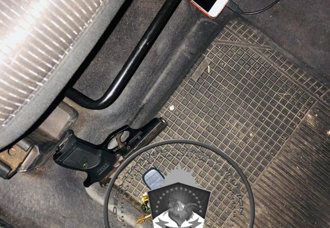 Dos demorados y el secuestro de un arma de fuego