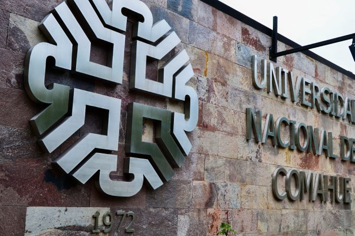 El Museo de Ciencias Naturales de la UNCo, en conjunto con la Universidad Andrés Bello de Concepción, Chile tuvieron tres intensas jornadas de paleontología en Neuquén. #UNCo