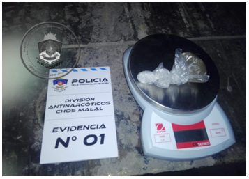 Secuestran estupefacientes y detienen a dos masculinos