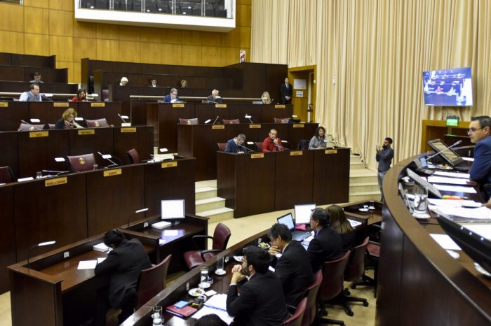 Autorizan al Ejecutivo a contraer préstamo de 20 millones de dólares para rutas y aprueban leyes de género