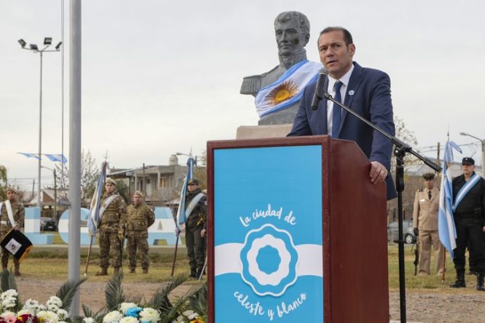 Gutiérrez participó del acto del Día de la Bandera