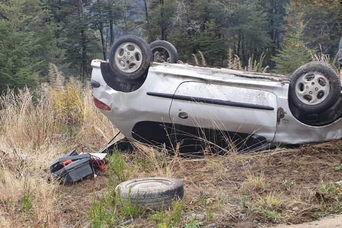 Conductor salió ileso tras un vuelco en la ex Ruta de los Siete Lagos