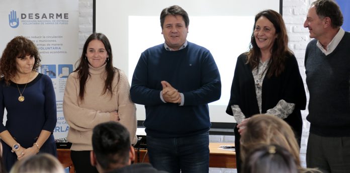 Capacitaciones para sensibilizar sobre el riesgo de las armas de fuego