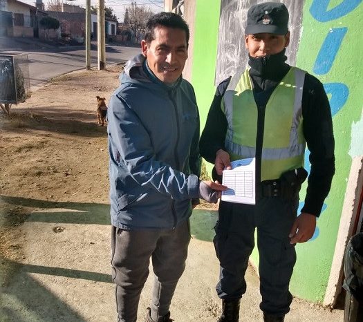 Personal de la Cría. 3° entregó folletería con consejos de seguridad para la comunidad y números de teléfonos