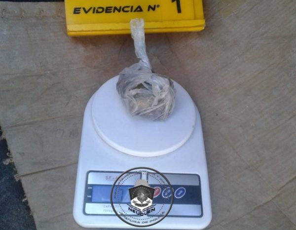 Personal de la Comisaría 12° demoro a jover con Cannbis Sativa en su poder