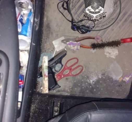 Dos demorados con estupefacientes y arma de fuego en Neuquén Capital