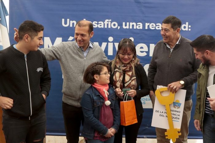 El gobernador entregó 96 nuevas viviendas en Rincón de los Sauces