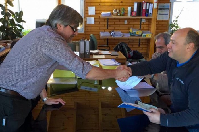 Entregaron resarcimiento a productores frutícolas afectados por granizo