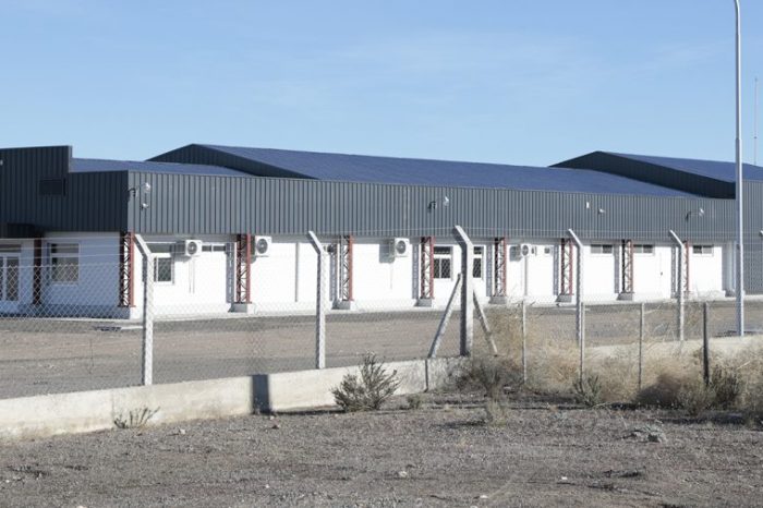 Gutiérrez recorrió la planta de procesamiento de pescado en Piedra del Águila