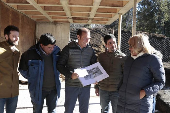 Gutiérrez recorrió en Villa Traful la obra de la sucursal del BPN