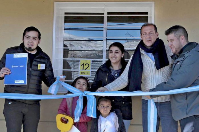 25 familias de El Huecú recibieron hoy las llaves de su casa
