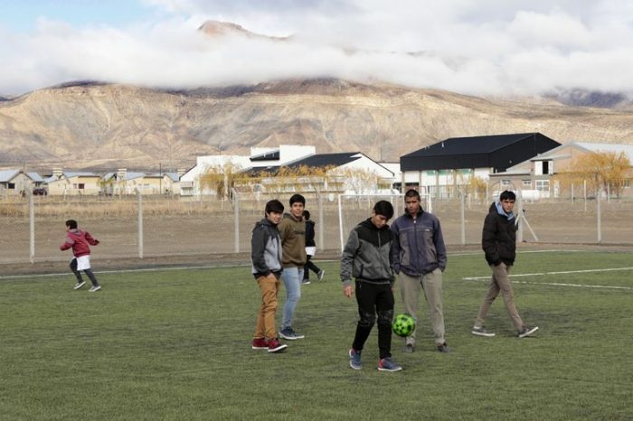 La Provincia proyecta contar con 100 canchas de césped sintético en 2020