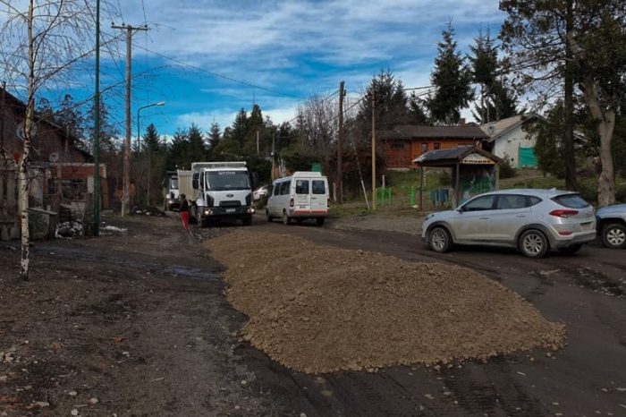 Avanza el enripiado de unas 40 cuadras en Villa La Angostura