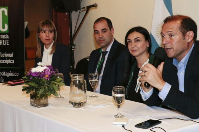 Gutiérrez participó de la apertura de congresos de cirugía