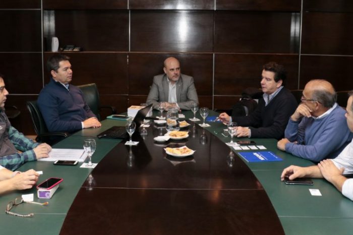 El gobierno neuquino da a conocer el desarrollo no convencional a comitiva colombiana