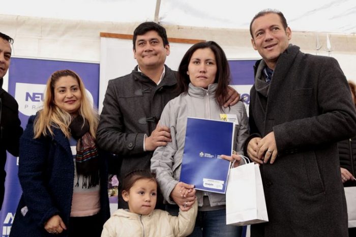 El gobernador entregó diez viviendas en Bajada del Agrio