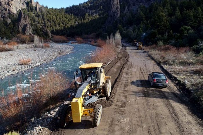 Realizan trabajos de mejoramiento en la ruta a Villa Traful